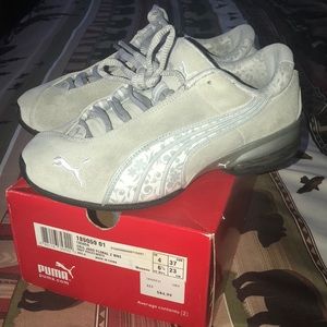 Beautiful floral puma sneakers worn one time.